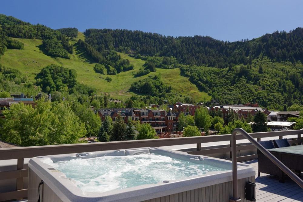 Independence Square Unit 313, Downtown Hotel Room In Aspen With Rooftop Hot Tub מראה חיצוני תמונה